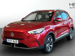 Röd (red) Begagnad 2021 MG ZS Luxury Sedan | 249 900 kr (Superpris)
