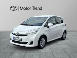 Vit Begagnad 2014 Toyota Verso-S Plus Minibuss | 129 000 kr