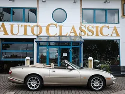 Ljusgul (topazbeige metallic) Begagnad 2000 Jaguar XKR Cab | 239 000 kr