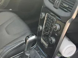 Vit Begagnad 2018 Volvo V40 CC Momentum Kombi | 119 000 kr (Marknadspris)