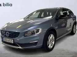Ljusblå Begagnad 2016 Volvo V60 CC Business Edition Kombi | 199 500 kr (Marknadspris)