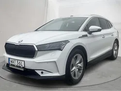Vit Begagnad 2023 Skoda Enyaq iV SUV | 399 000 kr (Superpris)