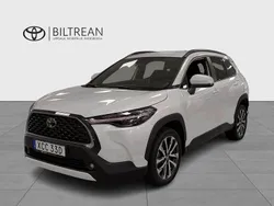 Vit (white pearl metallic) Ny 2024 Toyota Corolla Cross Plus SUV | 379 000 kr (Marknadspris)