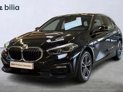 Svart Begagnad 2023 BMW 118 Sport Line Halvkombi | 225 000 kr (Bra pris)