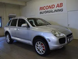 Ljusgrå Begagnad 2005 Porsche Cayenne Turbo SUV | 129 900 kr