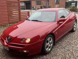 Röd Begagnad 2001 Alfa Romeo GTV Lusso Sportkupé | 160 000 kr