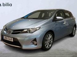 Blå Begagnad 2014 Toyota Auris Hybrid Halvkombi | 159 000 kr