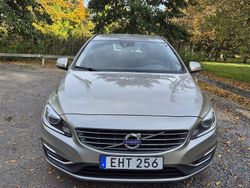Brun Begagnad 2015 Volvo V60 Kombi | 95 000 kr (Marknadspris)