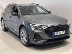 Grå (daytonagrå pärleffekt) Begagnad 2022 Audi e-tron S-Line SUV | 408 000 kr (Marknadspris)