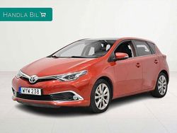 Mörkröd Begagnad 2016 Toyota Auris Executive Halvkombi | 139 900 kr (Marknadspris)