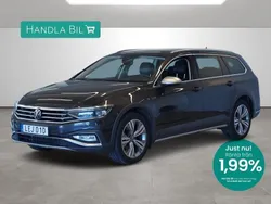 Mörkgrå Begagnad 2023 VW Passat Alltrack Executive Kombi | 319 900 kr (Marknadspris)