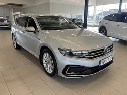 Silver (scale silver metallic) Begagnad 2023 VW Passat Executive Kombi | 349 000 kr (Bra pris)
