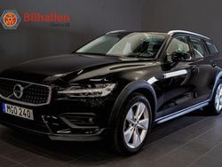 Svart Begagnad 2020 Volvo V60 CC Kombi | 319 900 kr (Marknadspris)