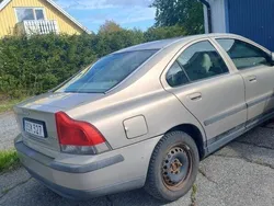 Brun Begagnad 2001 Volvo S60 Sedan | 8 000 kr (Superpris)