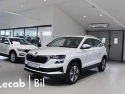 Vit (moon white metallic) Begagnad 2023 Skoda Karoq SUV | 309 500 kr (Bra pris)