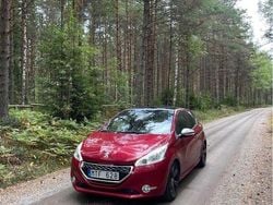Röd Begagnad 2013 Peugeot 208 GTi Halvkombi | 79 000 kr (Marknadspris)