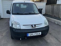 Vit Begagnad 2003 Peugeot Partner Minibuss | 7 900 kr (Bra pris)