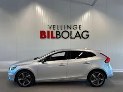 Silver Begagnad 2016 Volvo V40 R-Design Momentum Kombi | 169 500 kr (Marknadspris)