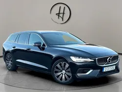 Svart Begagnad 2021 Volvo V60 SE Kombi | 310 000 kr (Marknadspris)
