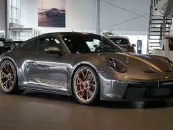 Grå Begagnad 2022 Porsche 911 GT3 Sportkupé | 2 049 000 kr