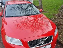 Röd Begagnad 2010 Volvo V70 Kombi | 50 000 kr (Marknadspris)