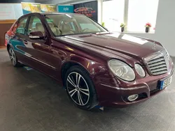 Röd Begagnad 2006 Mercedes E280 Sedan | 79 900 kr (Lite dyr)