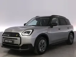 Grå Begagnad 2024 Mini Countryman Classic SUV | 474 900 kr (Bra pris)