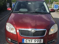 Röd Begagnad 2009 Skoda Fabia Ambiente Halvkombi | 19 900 kr (Bra pris)