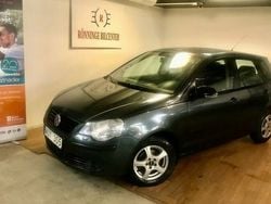 Grå Begagnad 2005 VW Polo Comfortline Halvkombi | 29 900 kr (Marknadspris)