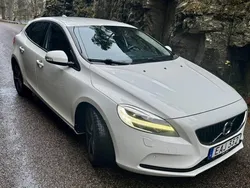 Vit Begagnad 2017 Volvo V40 Kinetic Kombi | 123 000 kr (Marknadspris)
