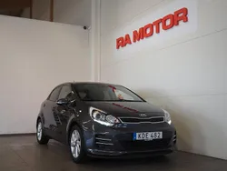 Grå Begagnad 2015 Kia Rio Comfort Halvkombi | 139 900 kr (Dyr)