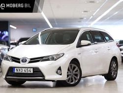 Vit Begagnad 2013 Toyota Auris Hybrid Executive Kombi | 129 900 kr (Marknadspris)