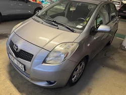 Grå Begagnad 2005 Toyota Yaris Halvkombi | 31 000 kr (Lite dyr)