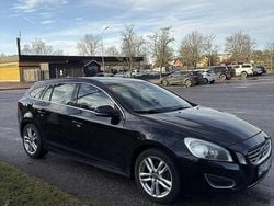 Svart Begagnad 2013 Volvo V60 Momentum Kombi | 48 000 kr (Marknadspris)