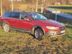Röd Begagnad 2015 Volvo XC70 Momentum Kombi | 164 000 kr (Marknadspris)