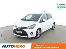Vit Begagnad 2015 Toyota Yaris Hybrid Active Halvkombi | 139 000 kr (Marknadspris)
