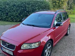 Röd Begagnad 2010 Volvo V50 Momentum Kombi | 32 500 kr (Marknadspris)