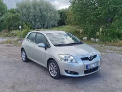 Silver Begagnad 2008 Toyota Auris Halvkombi | 45 000 kr (Marknadspris)