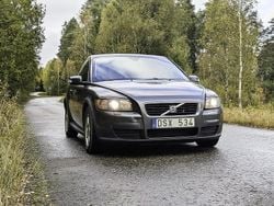 Grå Begagnad 2009 Volvo C30 Kinetic Halvkombi | 29 000 kr (Marknadspris)