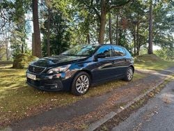Mörkgrå Begagnad 2019 Peugeot 308 Allure Halvkombi | 128 900 kr (Marknadspris)