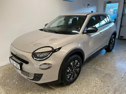Grå Ny 2024 Fiat 600 SUV | 327 800 kr (Marknadspris)