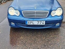 Blå Begagnad 2005 Mercedes C220 Sedan | 29 000 kr (Bra pris)