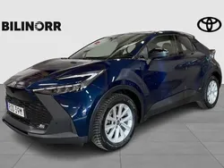 Blå Ny 2024 Toyota C-HR Style SUV | 399 900 kr (Marknadspris)