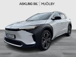 Vit Begagnad 2022 Toyota bZ4X Executive SUV | 385 000 kr