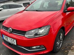 Röd Begagnad 2017 VW Polo Halvkombi | 120 000 kr (Marknadspris)