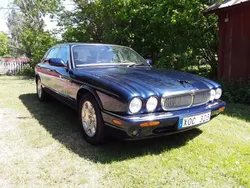 Blå Begagnad 2000 Jaguar XJ Sedan | 79 000 kr