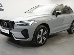 Grå Begagnad 2025 Volvo XC60 Plus SUV | 589 900 kr (Marknadspris)