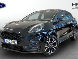 Svart (black) Begagnad 2022 Ford Puma Gen-E ST-Line Halvkombi | 199 900 kr (Marknadspris)