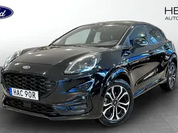 Svart (black) Begagnad 2022 Ford Puma Gen-E ST-Line Halvkombi | 199 900 kr