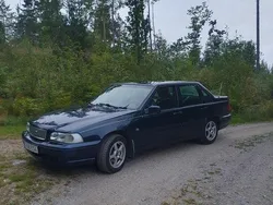 Blå Begagnad 2000 Volvo S70 Sedan | 14 000 kr (Marknadspris)